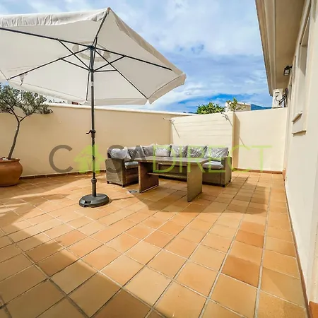 Bright 2-bedroom With Private Patio And Communal Roof Terrace In Centr *