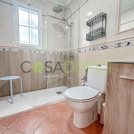 Bright 2-bedroom With Private Patio And Communal Roof Terrace In Centr Nerja