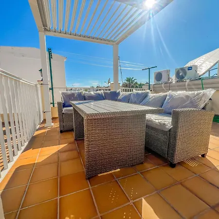 Bright 2-bedroom With Private Patio And Communal Roof Terrace In Centr Apartamento Nerja