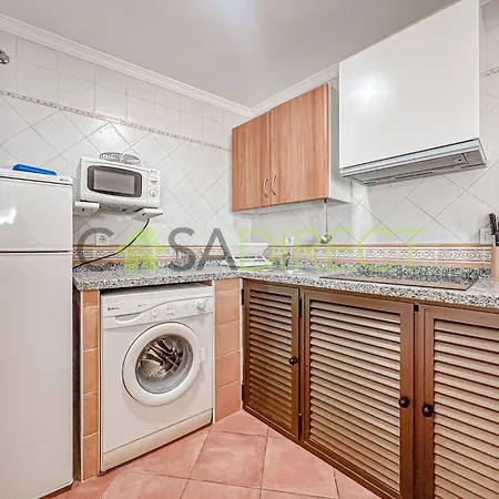 Apartment Bright 2-bedroom With Private Patio And Communal Roof Terrace In Centr